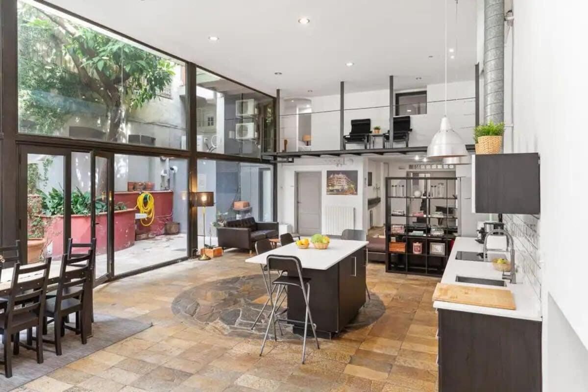Huge Duplex With Private Garden Next To Ramblas Apartamento Barcelona